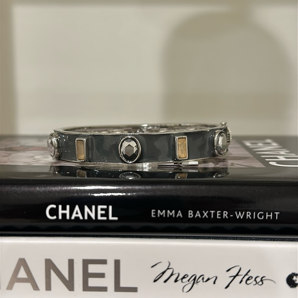 Jessica Simpson Grey stone bangle